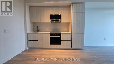 110 Broadway Ave in Toronto, ON - Building Photo - Building Photo