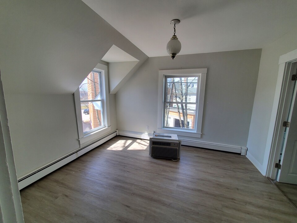223 Sabattus St in Lewiston, ME - Building Photo