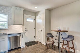 2114 Tucker St-Unit -A in Dallas, TX - Building Photo - Building Photo