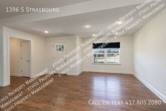 1396 S Strasbourg Ave in Springfield, MO - Foto de edificio - Building Photo