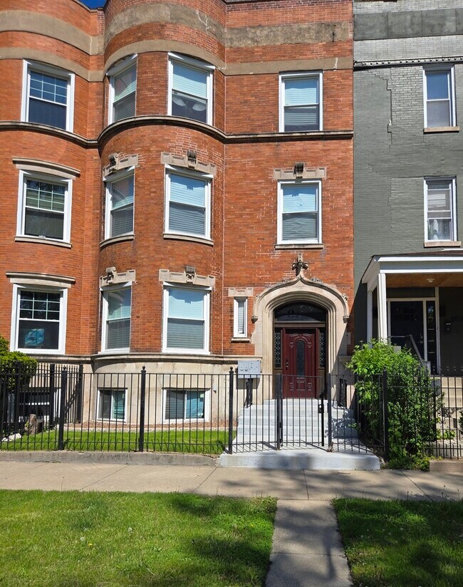 property at 4749 S Prairie Ave
