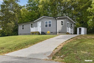 717 Howard St in Athens, TN - Building Photo - Building Photo