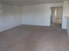 6553 McRae Ave in Las Vegas, NV - Building Photo - Building Photo