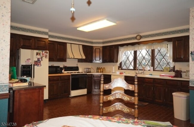 12 Wildwood Ave in West Orange, NJ - Building Photo - Building Photo