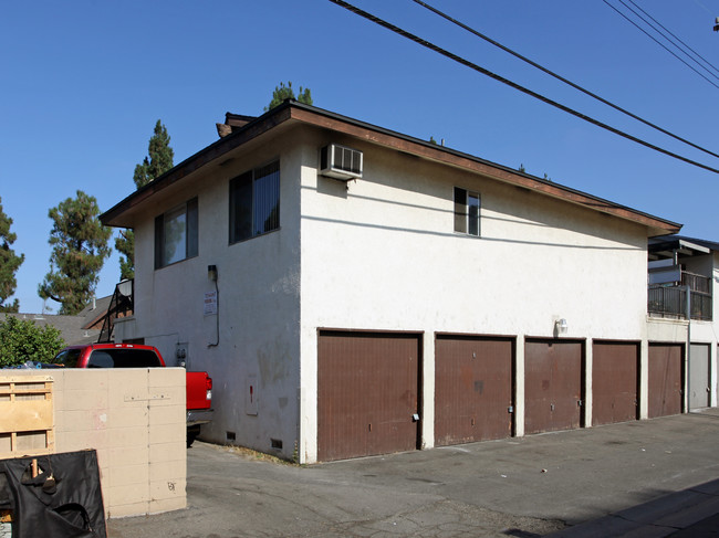 2060 S Nautical St in Anaheim, CA - Building Photo - Building Photo