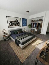 744 E Michigan Ave, Unit 03 in Battle Creek, MI - Foto de edificio - Building Photo