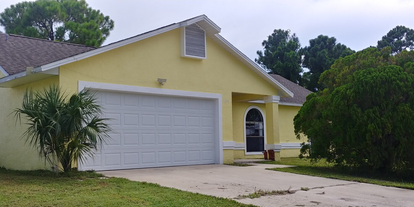 1890 Rawdon St NW in Palm Bay, FL - Building Photo