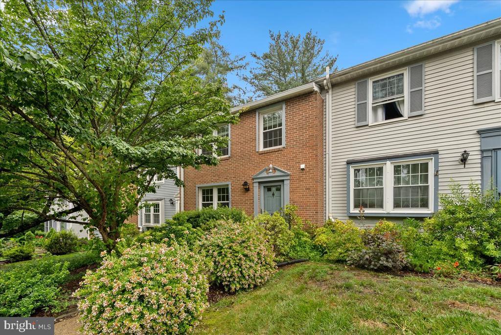 11537 Ivy Bush Ct in Reston, VA - Building Photo