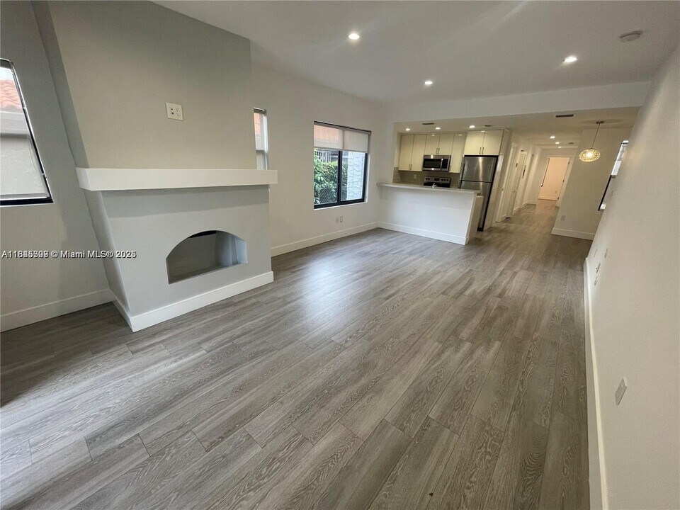 1637 SW 10th St in Miami, FL - Building Photo