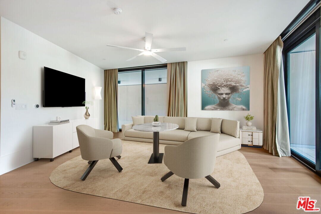 8420 W Sunset Blvd in West Hollywood, CA - Building Photo