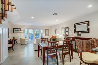 1000 Ocean Terrace-Unit -6 in Delray Beach, FL - Foto de edificio - Building Photo