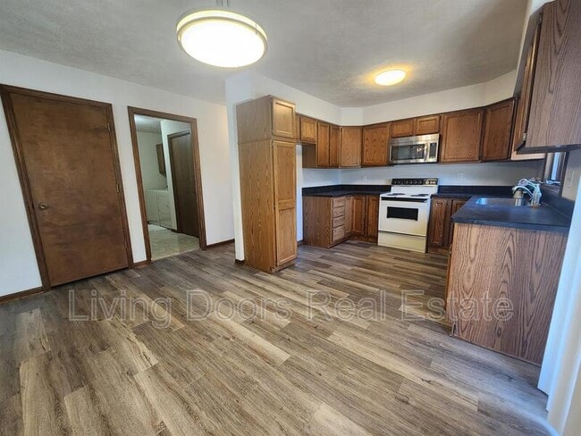 property at 1710 Eastridge Ave