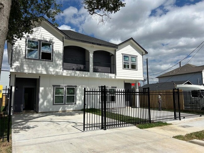 4429 Sterling St in Houston, TX - Building Photo - Building Photo