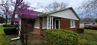 801 N Ohio St in Tuscola, IL - Building Photo