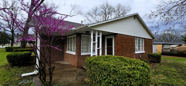 property at 801 N Ohio St