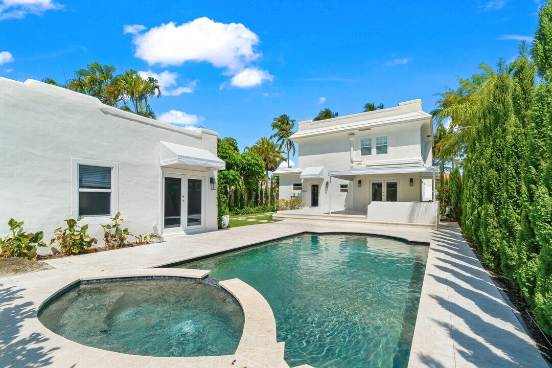 224 10th St in West Palm Beach, FL - Building Photo