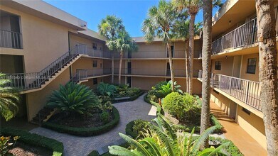 10425 SW 112th Ave in Miami, FL - Foto de edificio - Building Photo