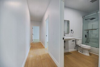 11435 Cumpston St-Unit -11435 Cumpston St. 301 in Los Angeles, CA - Foto de edificio - Building Photo