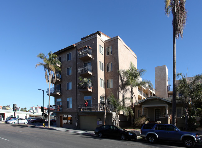 Hawthorn Place in San Diego, CA - Building Photo - Building Photo