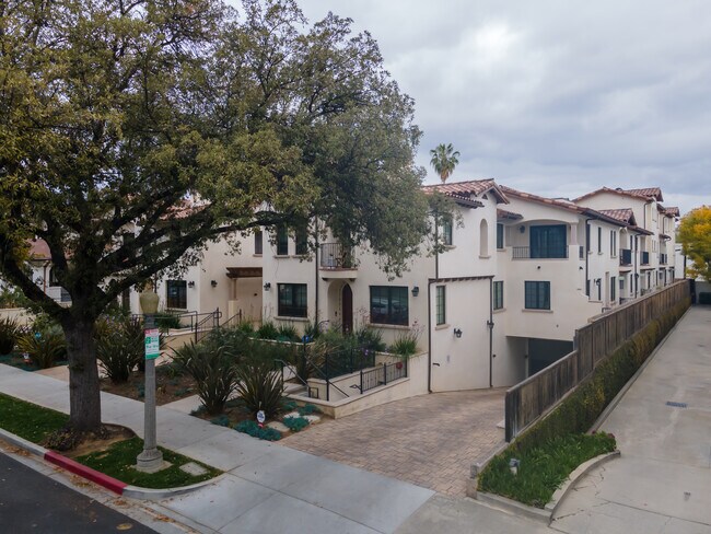 388 S Los Robles Ave in Pasadena, CA - Foto de edificio - Building Photo