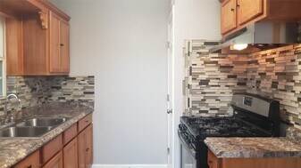 7715 Glover St in Houston, TX - Building Photo