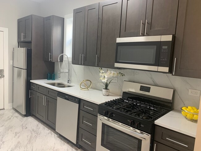 3328 W Le Moyne St in Chicago, IL - Building Photo - Building Photo