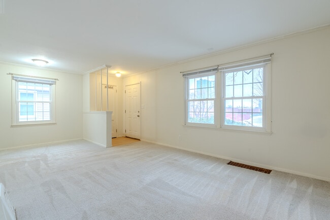 6825 Xerxes Ave S in Minneapolis, MN - Building Photo - Building Photo