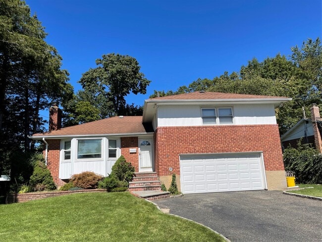 property at 2 Stuart Dr