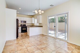 10320 Bluff Valley Ct in Las Vegas, NV - Building Photo - Building Photo