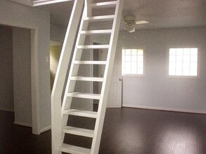 218 N Windomere Ave-Unit -Studio in Dallas, TX - Foto de edificio - Building Photo