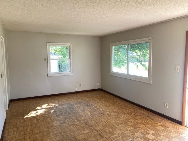 2434 Reynolds Ave SW in Cedar Rapids, IA - Building Photo - Building Photo