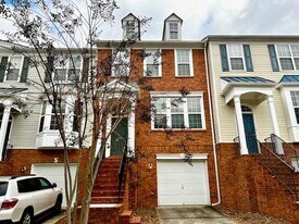 1369 Thornborough Dr in Alpharetta, GA - Building Photo