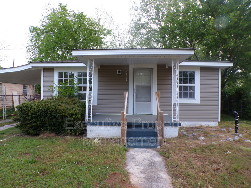 2005 Long 14th St in Bessemer, AL - Foto de edificio