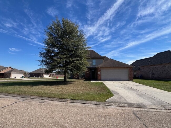 22508 Balmoral Dr in Denham Springs, LA - Building Photo - Building Photo