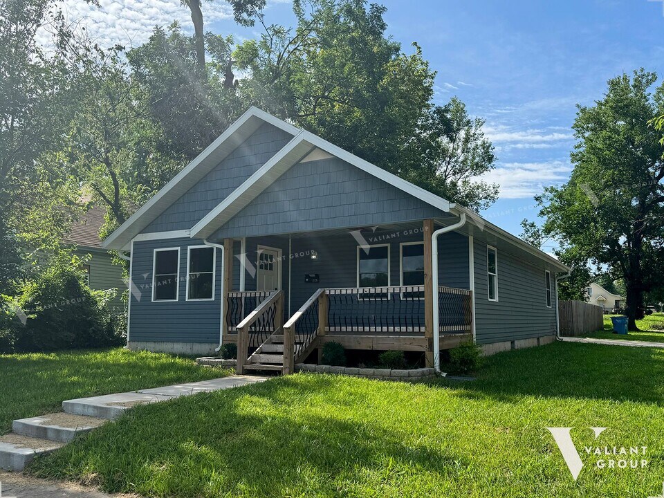 1038 W Thoman St in Springfield, MO - Building Photo