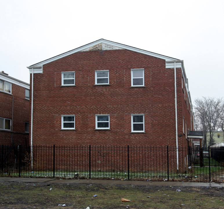 131 N Pine Ave in Chicago, IL - Building Photo