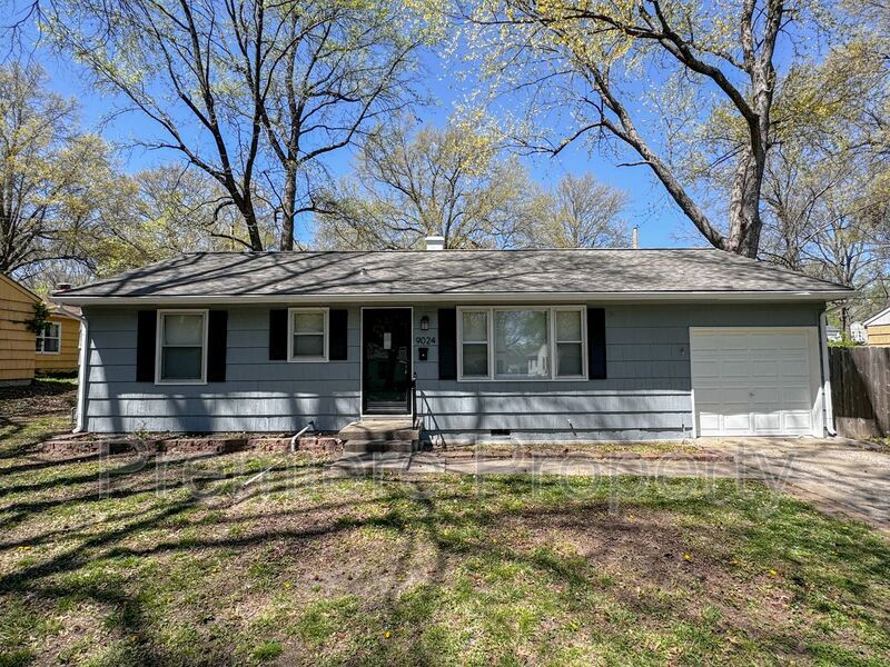 9024 E 74 Terrace in Raytown, MO - Building Photo