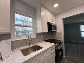 2 Amherst St in Williston Park, NY - Foto de edificio - Building Photo