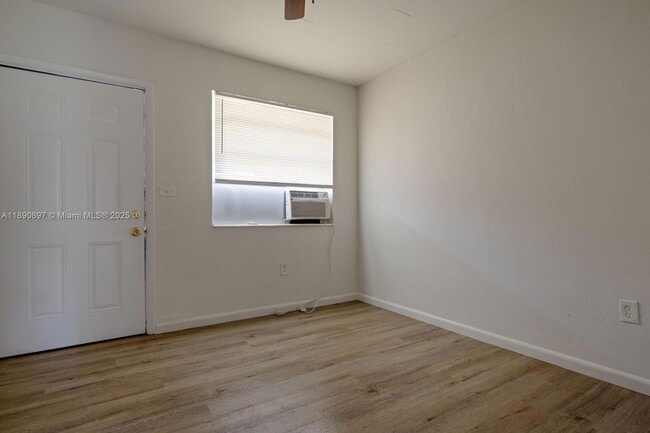 26701 SW 137th Ave, Unit 4 in Homestead, FL - Building Photo - Building Photo