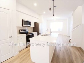 20952-20919 19 Ave NW in Edmonton, AB - Building Photo - Building Photo
