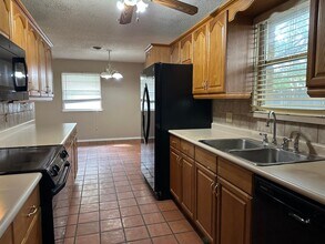 1206 Pembrook Dr in Waco, TX - Building Photo - Building Photo