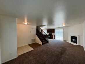 1230 Sunup Dr in Merced, CA - Building Photo - Building Photo