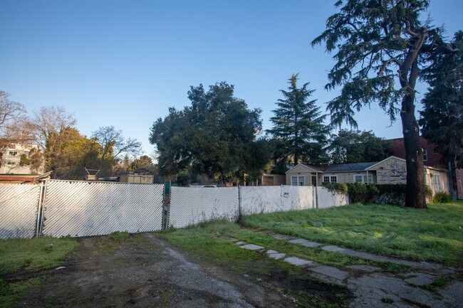 Ruby Street Apartments in Castro Valley, CA - Foto de edificio - Building Photo