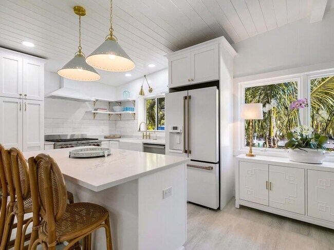 property at 6979 Longboat Dr S