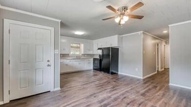 1833 Independence Ave in Conway, AR - Building Photo - Building Photo