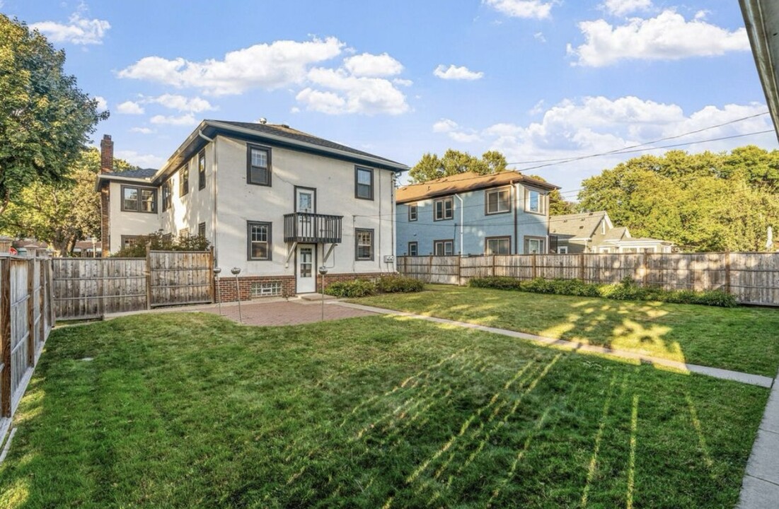 1156 Fairmount Ave, Unit Unit 1 in St. Paul, MN - Foto de edificio