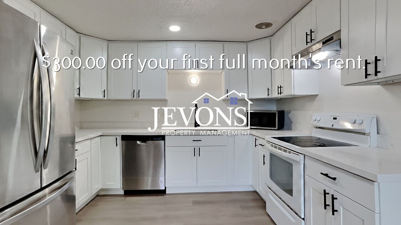 10427 Aqua Way S-Unit -10427 in Seattle, WA - Building Photo