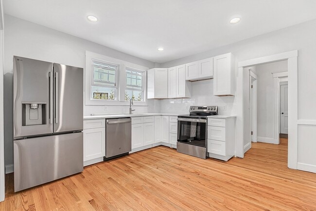 726 Highland Ave in Needham, MA - Building Photo - Building Photo