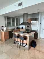 218 SE 14th St in Miami, FL - Building Photo
