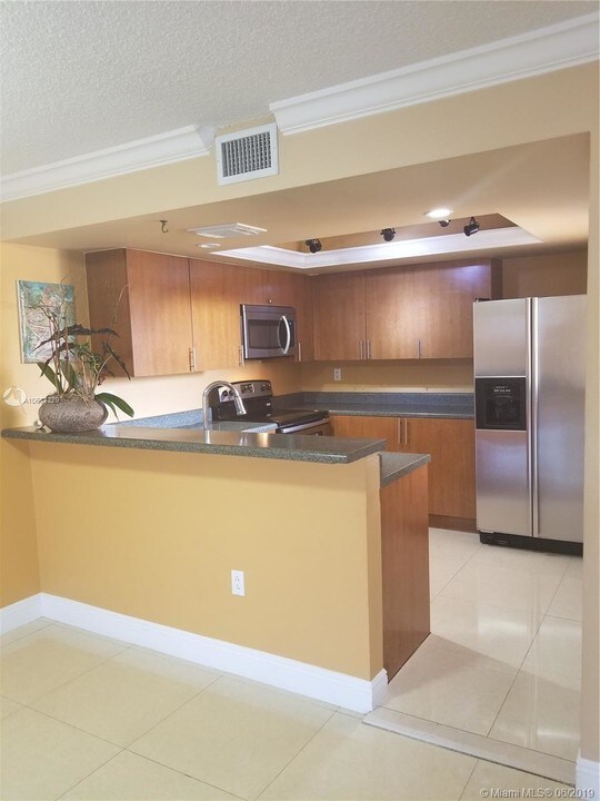 10805 NW 7th St-Unit -3-22 in Miami, FL - Building Photo